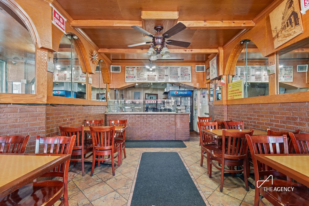 25-year running turnkey pizzeria and Italian restaurant — thumbnail 6