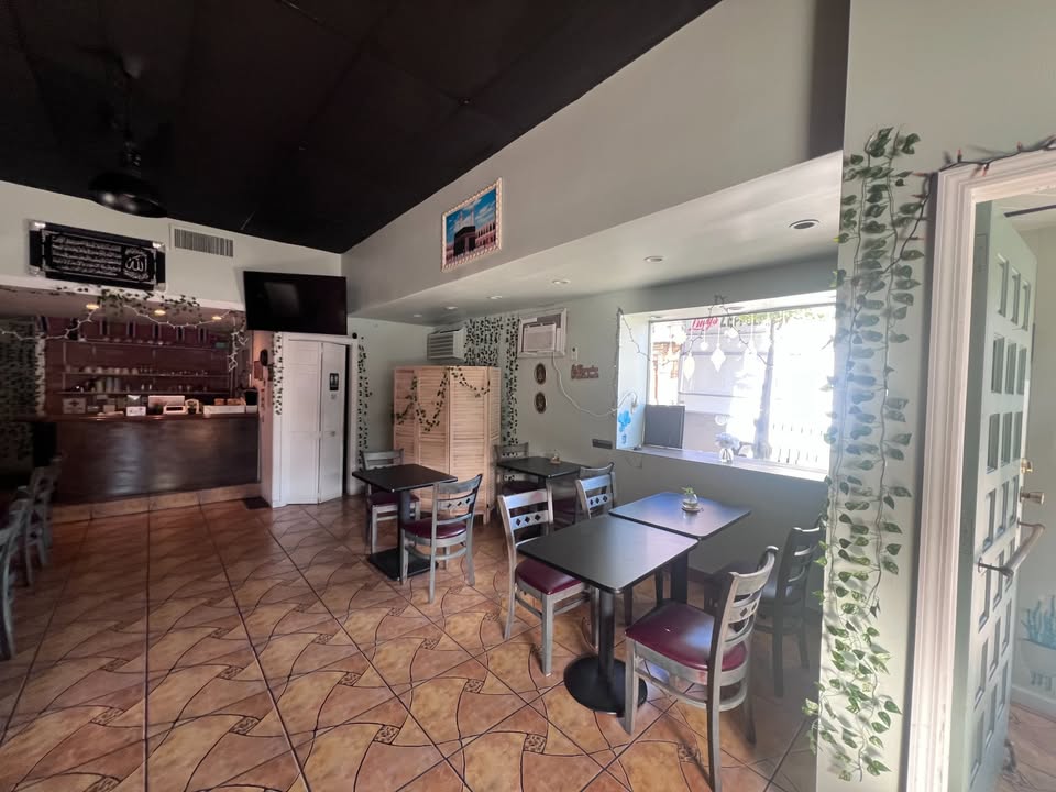 Corner location restaurant for sale on Fresh Pond Rd. — thumbnail 5