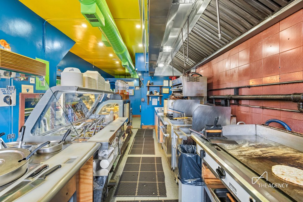 TURNKEY, PROFITABLE GREEK RESTAURANT - ROCKAWAY, QUEENS — thumbnail 2