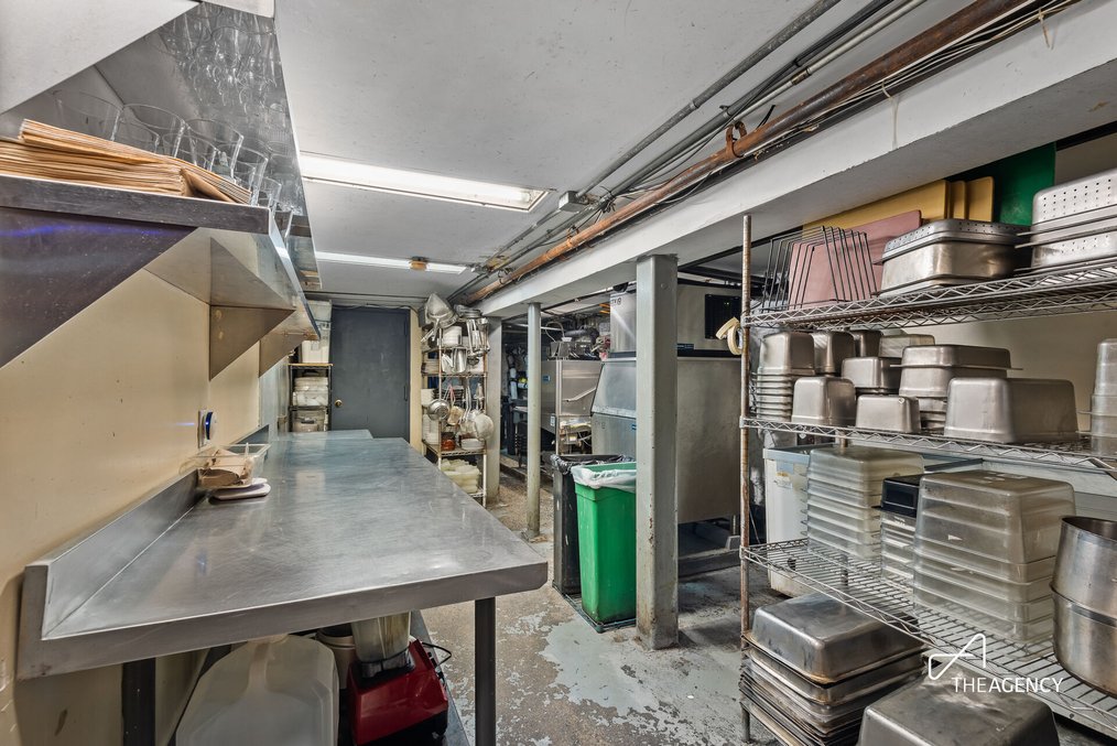 Prime Williamsburg Restaurant Opportunity - Fully Built-Out with Liquor License & Backyard — thumbnail 11