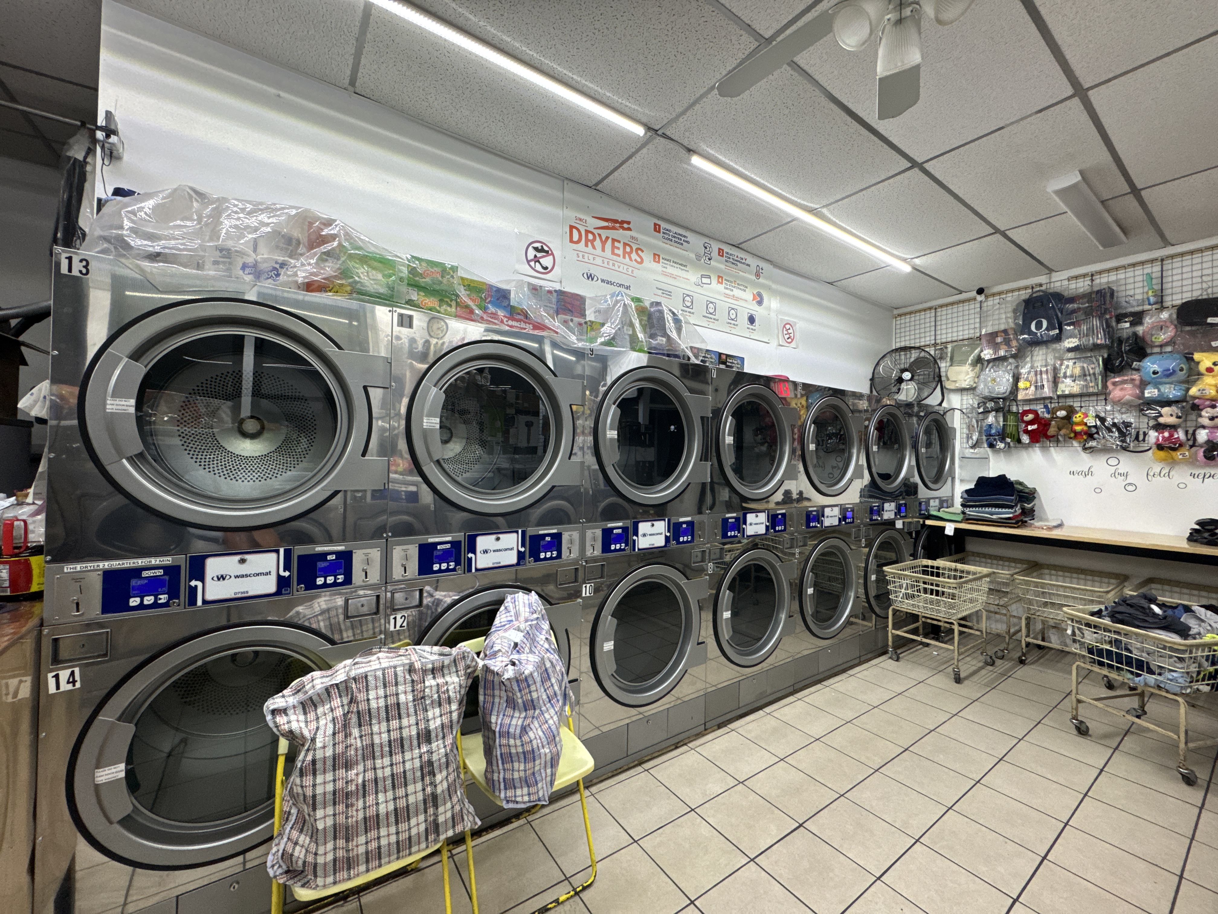 Laundromat in Ridgewood. — thumbnail 4