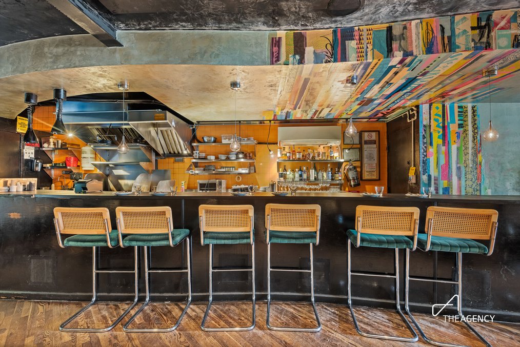 Prime Williamsburg Restaurant Opportunity - Fully Built-Out with Liquor License & Backyard — thumbnail 3