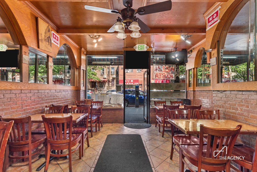 25-year running turnkey pizzeria and Italian restaurant — thumbnail 4