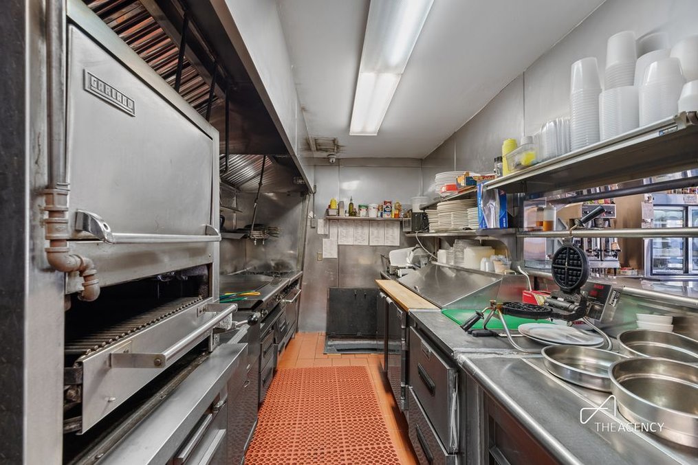Historic Brooklyn Diner for sale. — thumbnail 5