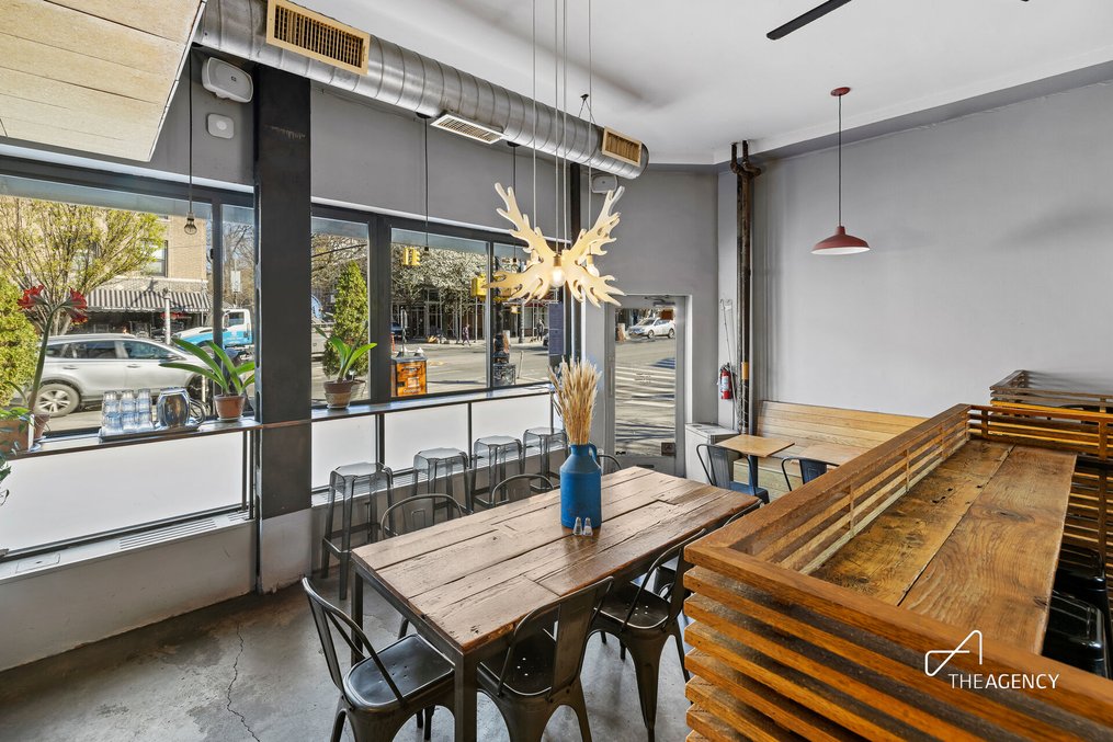 Successful, long-standing restaurant and café in the heart of Prospect Heights — thumbnail 3