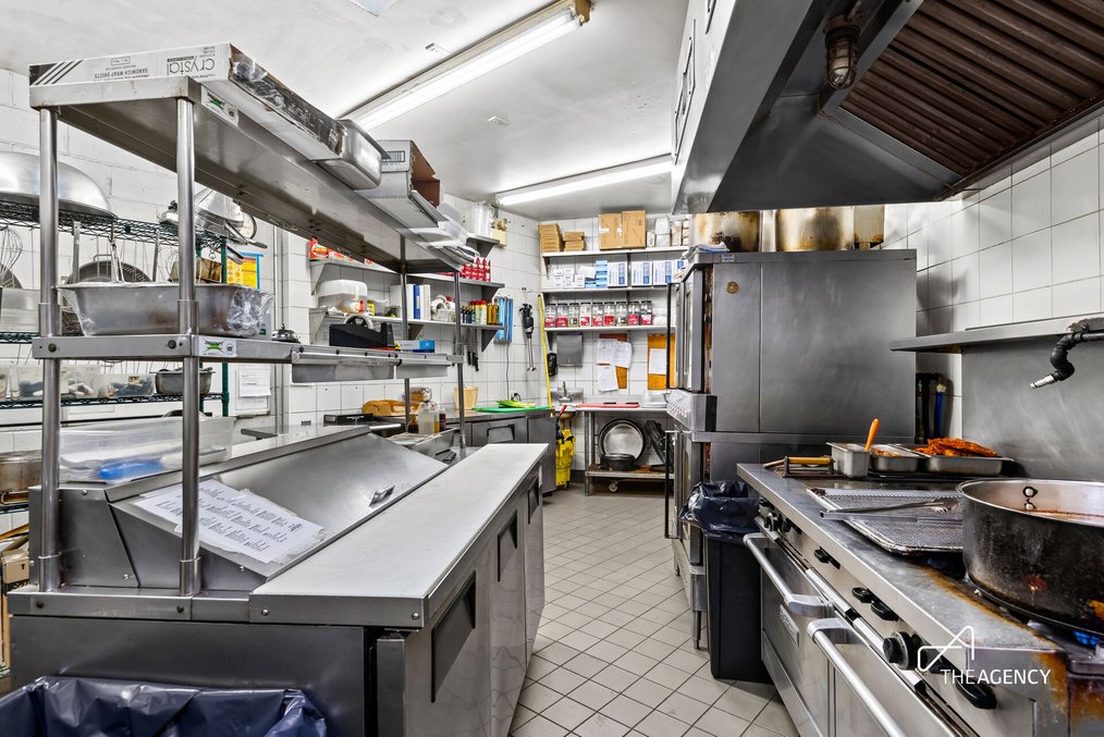 GOURMET MARKET AND CATERING BUSINESS NEAR BARCLAYS CENTER — thumbnail 8