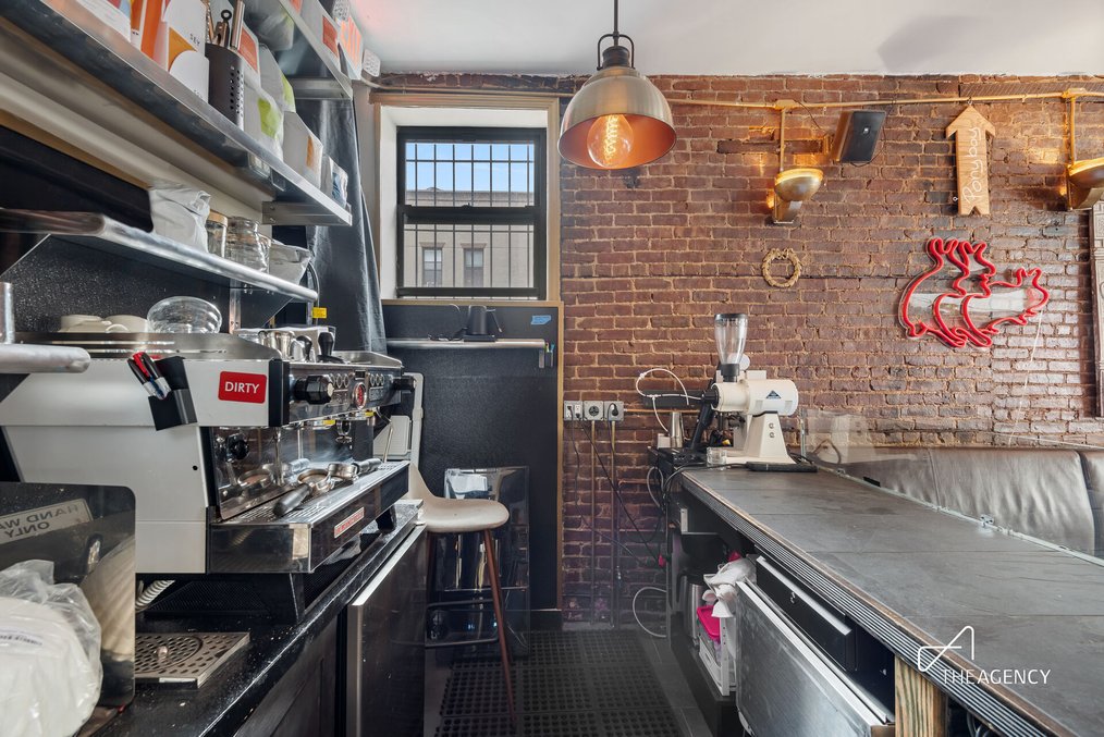 Corner bar in Greenpoint- established and beloved. — thumbnail 6