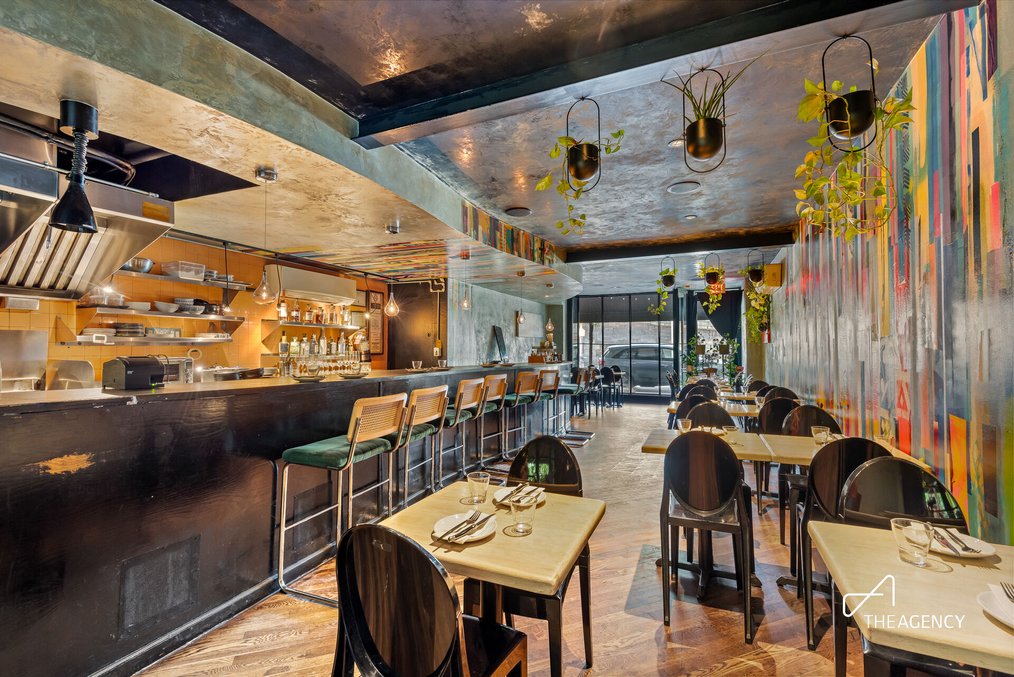 Prime Williamsburg Restaurant Opportunity - Fully Built-Out with Liquor License & Backyard — thumbnail 5