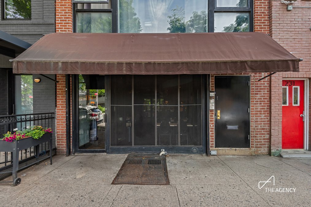 Prime Williamsburg Restaurant Opportunity - Fully Built-Out with Liquor License & Backyard — thumbnail 13