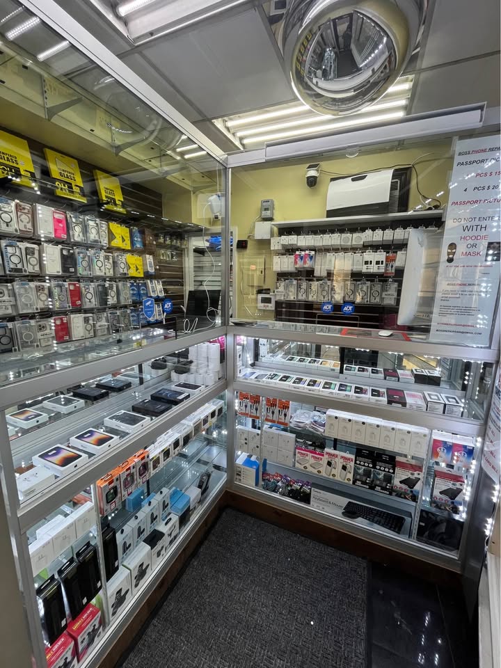 Phone store for sale in Ozone Park. — thumbnail 4