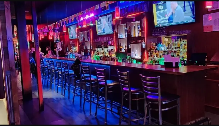 Great Location Astoria bar/restaurant for sale — thumbnail 3