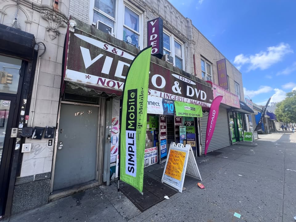 Store for sale on Jamaica Ave. — thumbnail 2