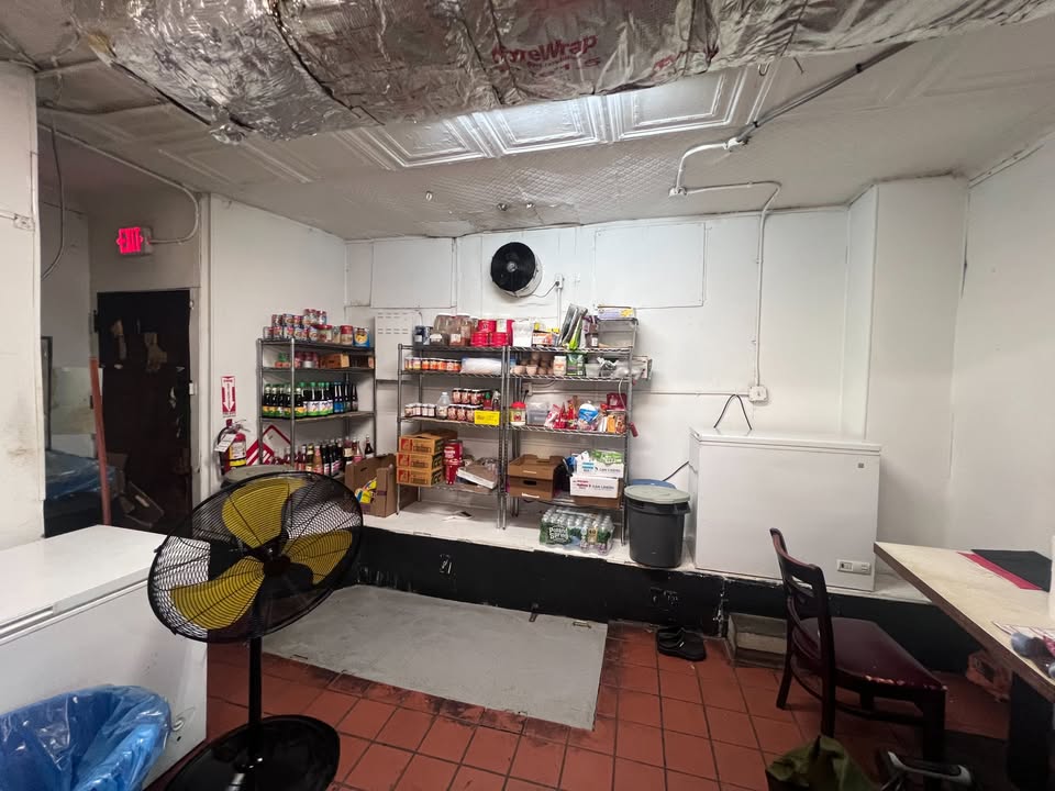 Corner location restaurant for sale on Fresh Pond Rd. — thumbnail 6