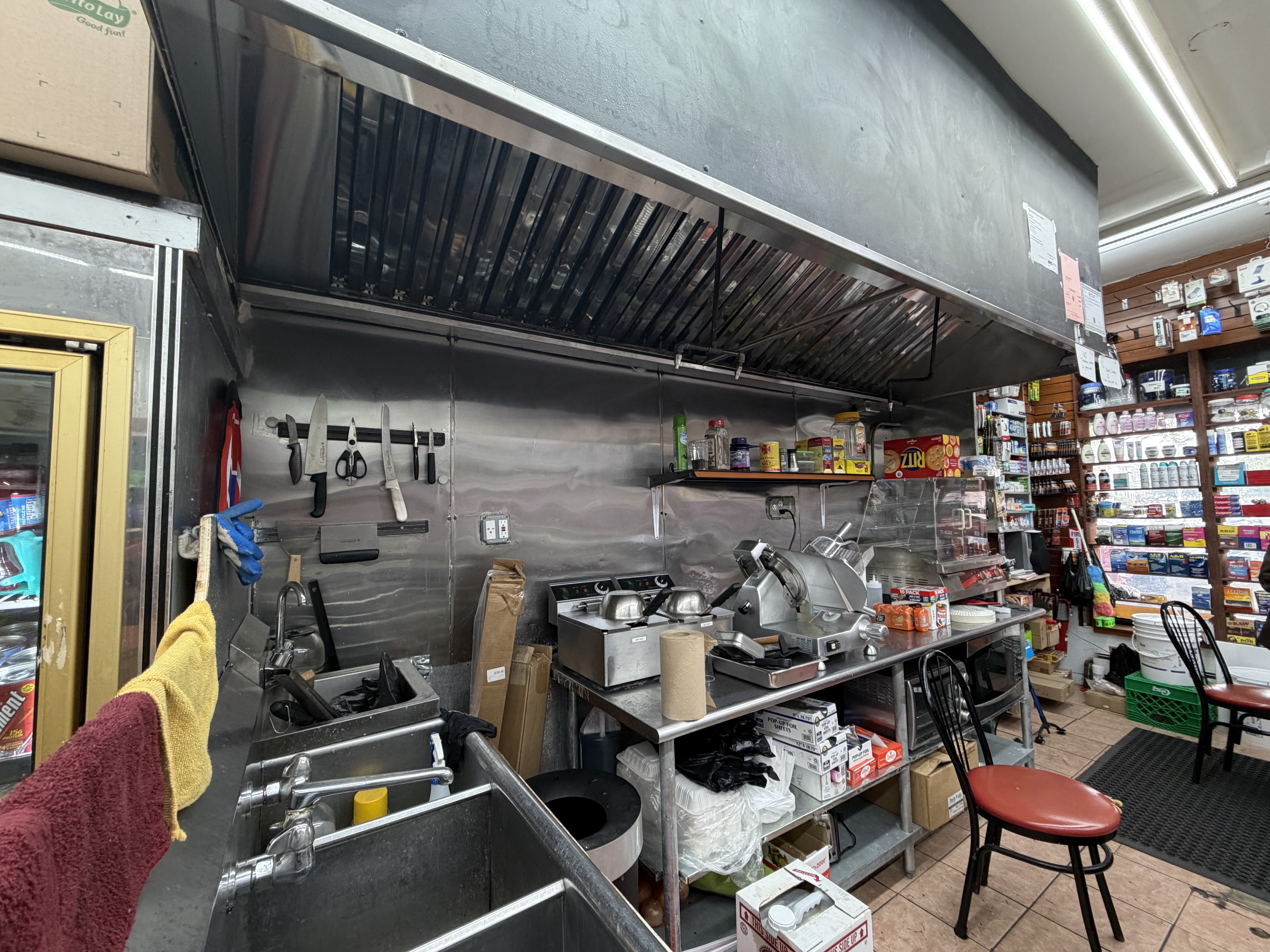 Corner deli for sale on Hollis Ave in St Albans. — thumbnail 6