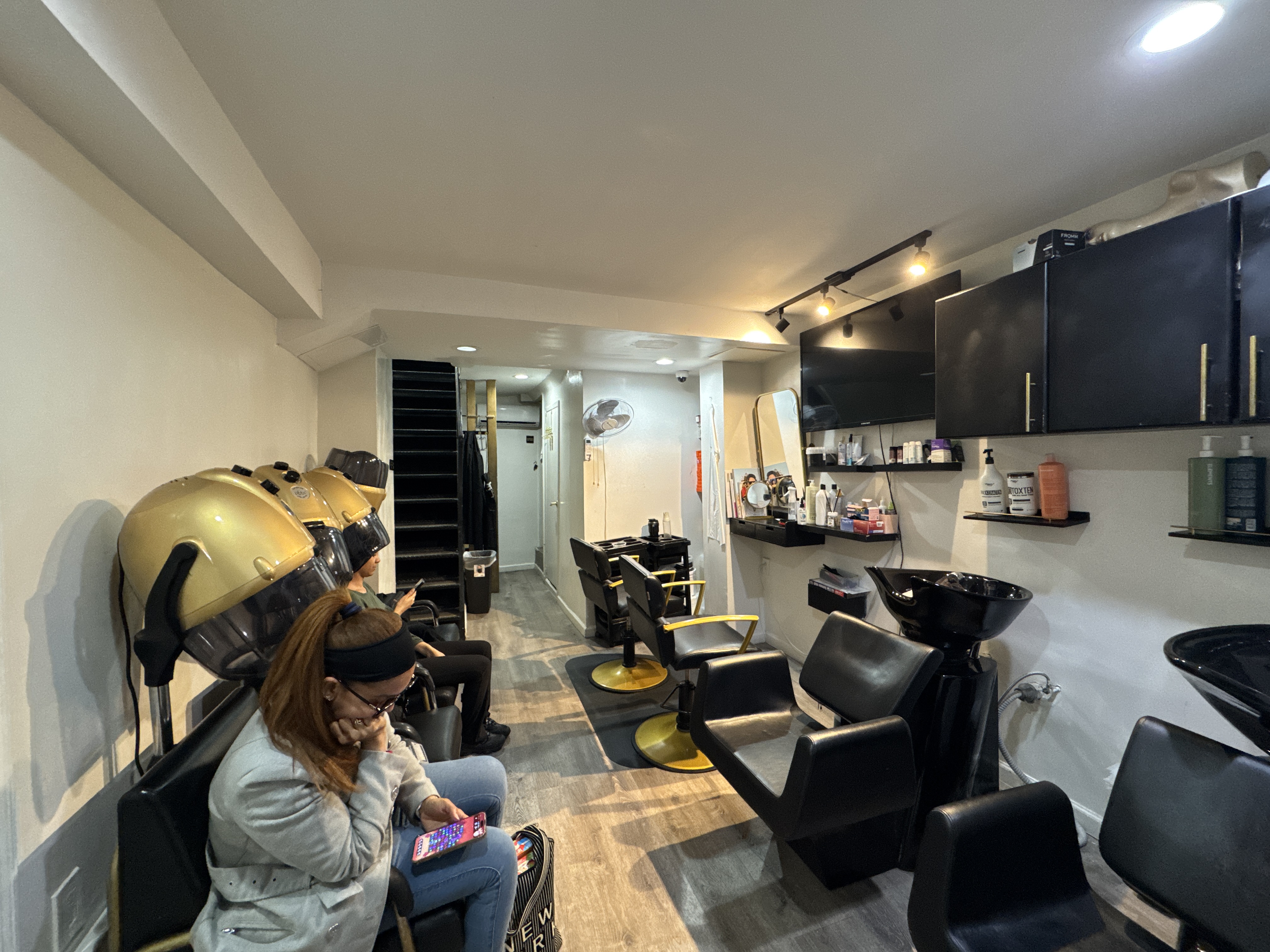 💅 TURNKEY BEAUTY SALON FOR SALE 💇‍♀️✨ — thumbnail 4