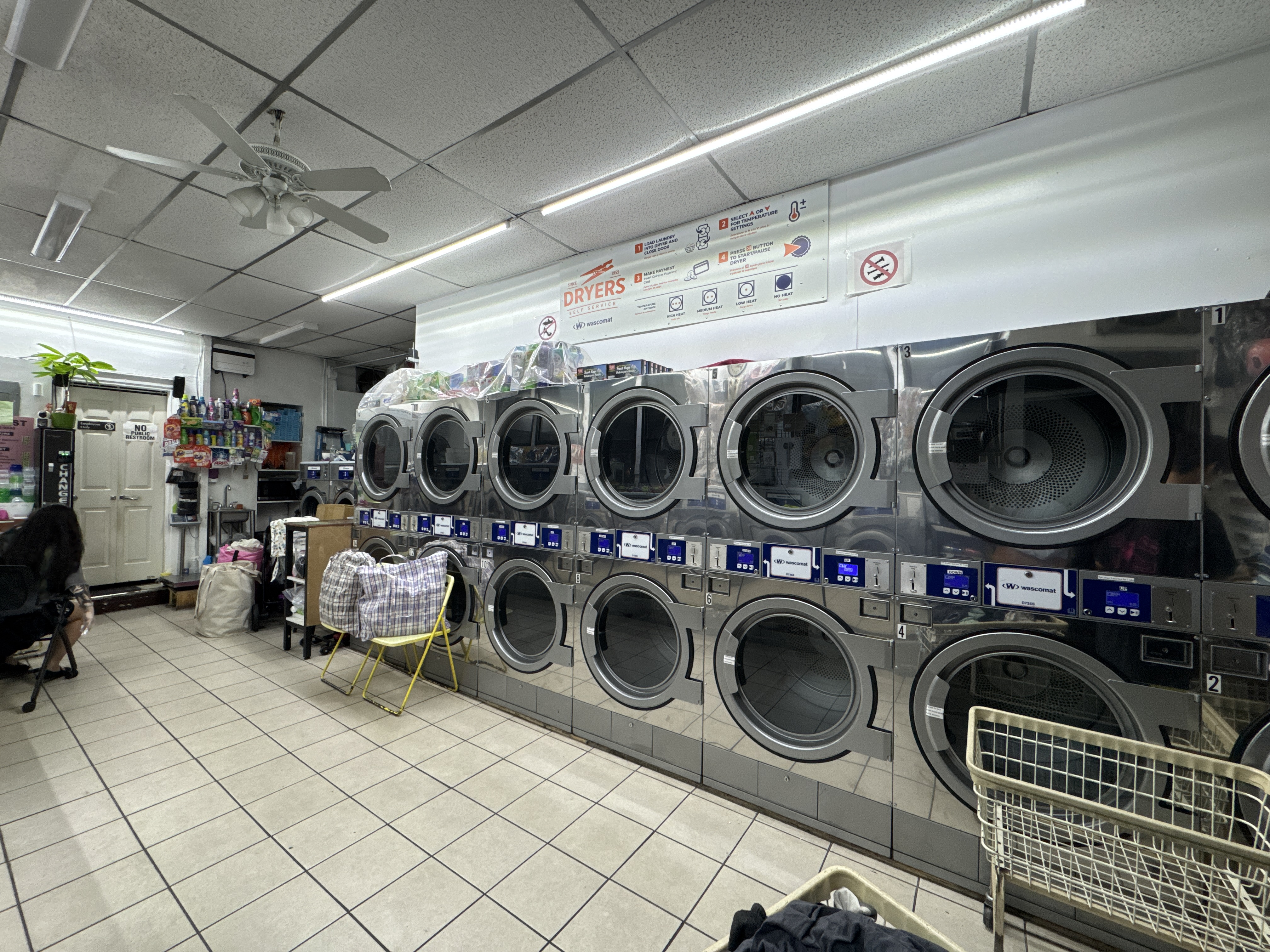 Laundromat in Ridgewood. — thumbnail 5