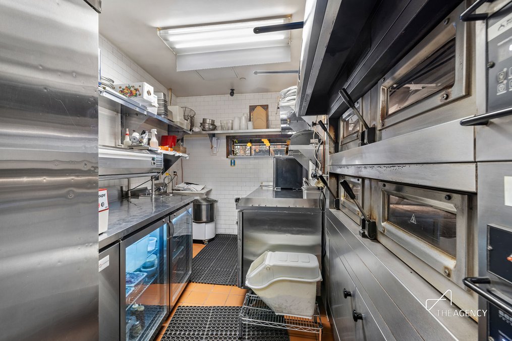 Spectacular Bed-Stuy Pizzeria & Bar - Turnkey Opportunity on Tompkins Ave — thumbnail 8