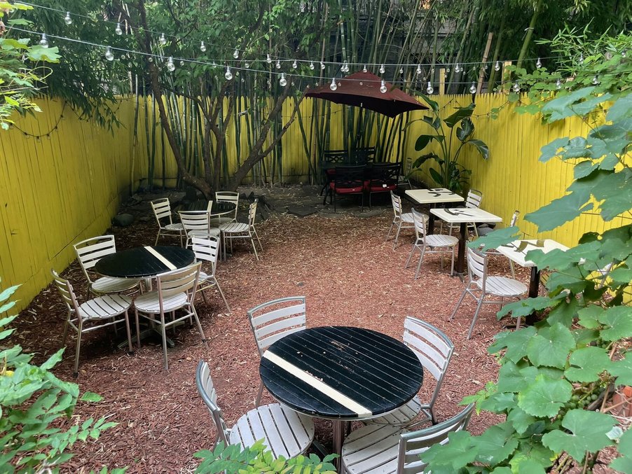 Prime Williamsburg Restaurant Opportunity - Fully Built-Out with Liquor License & Backyard — thumbnail 9