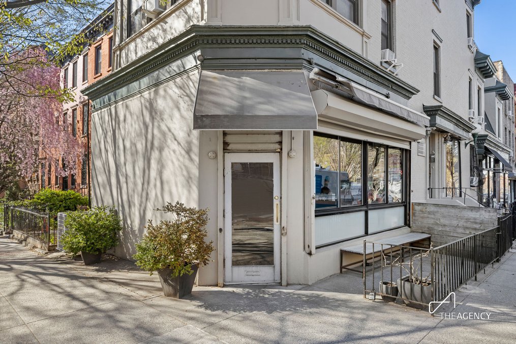 Successful, long-standing restaurant and café in the heart of Prospect Heights — thumbnail 4