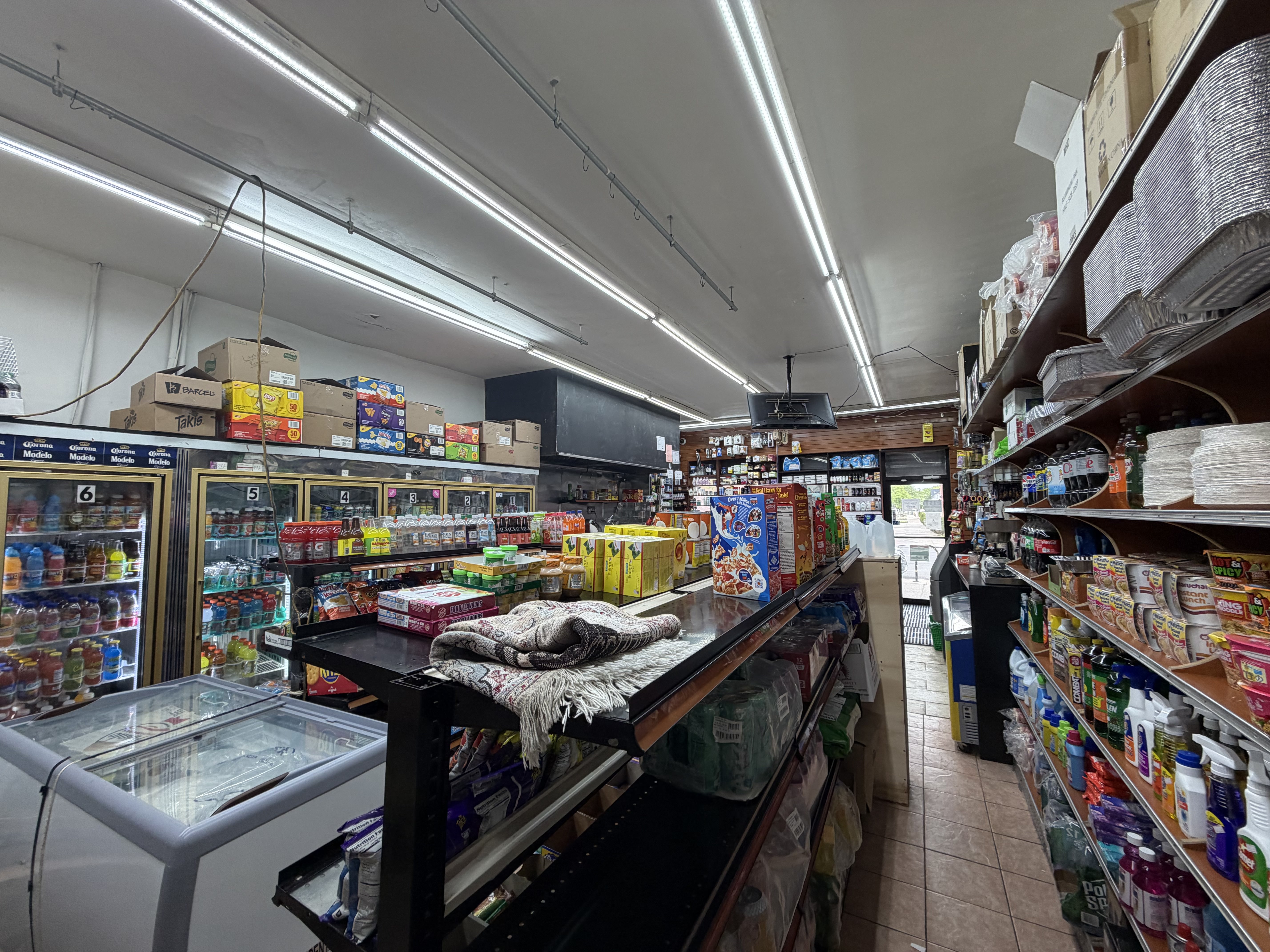 Corner deli for sale on Hollis Ave in St Albans. — thumbnail 7
