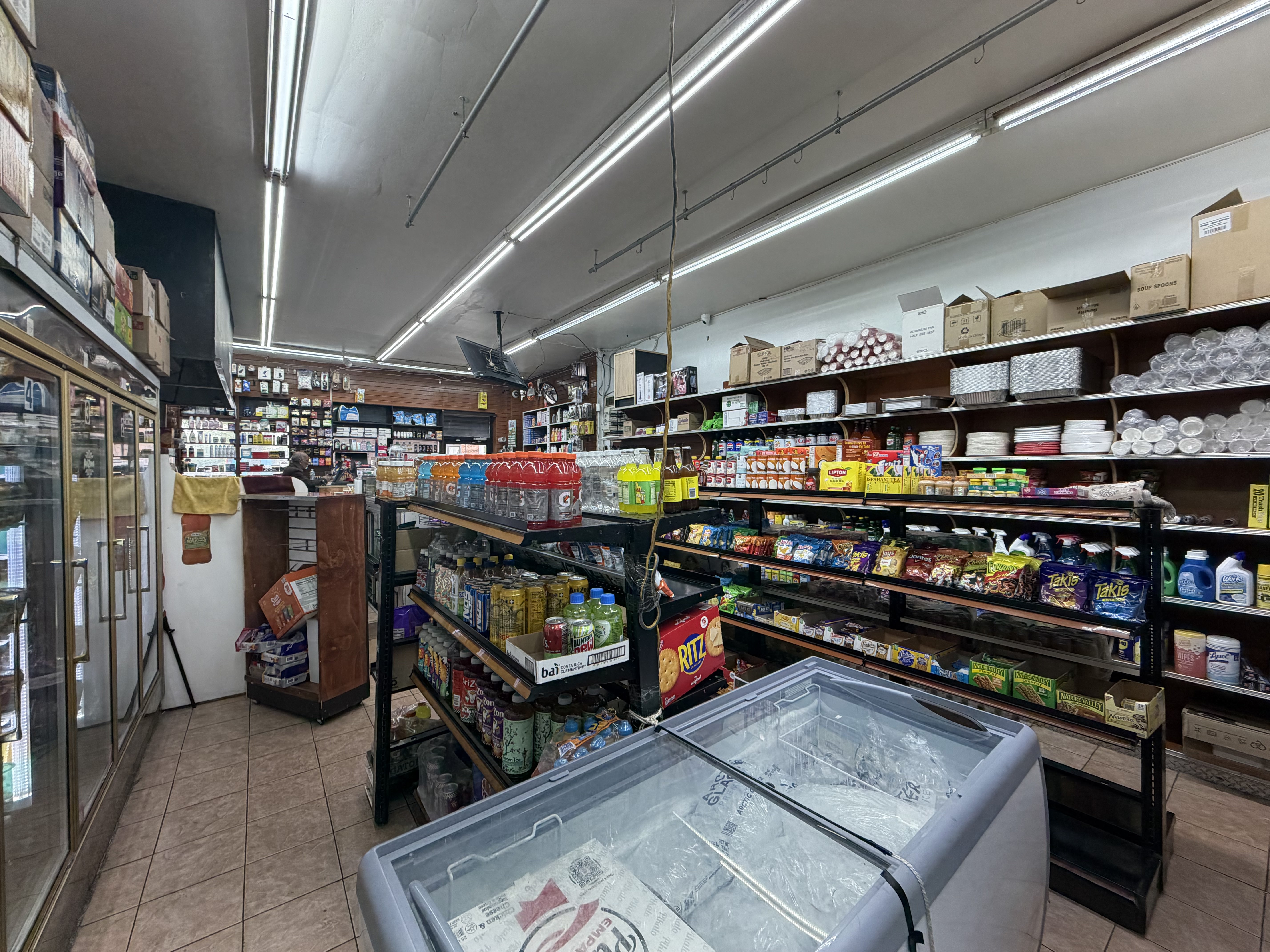 Corner deli for sale on Hollis Ave in St Albans. — thumbnail 4