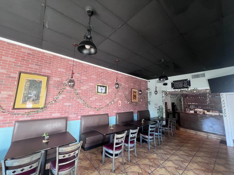 Corner location restaurant for sale on Fresh Pond Rd. — thumbnail 2