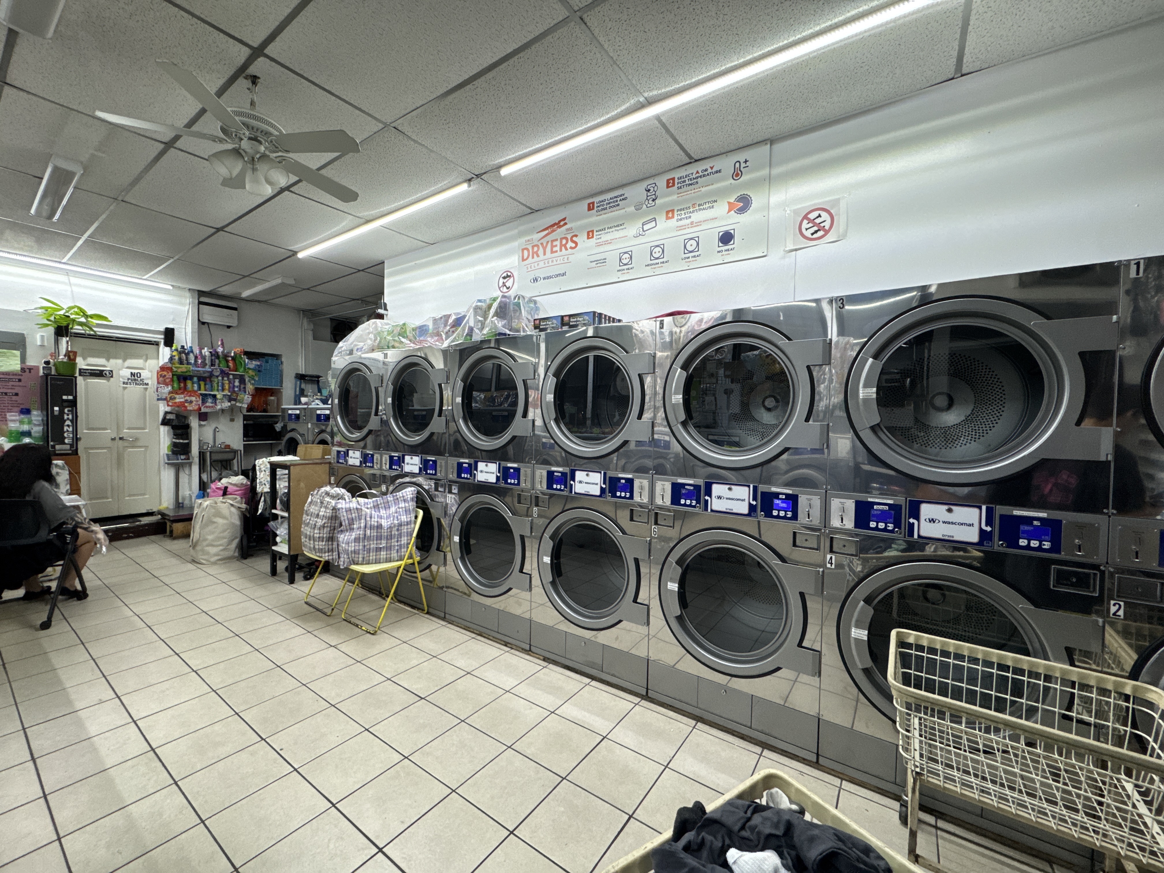 Laundromat in Ridgewood. — thumbnail 6