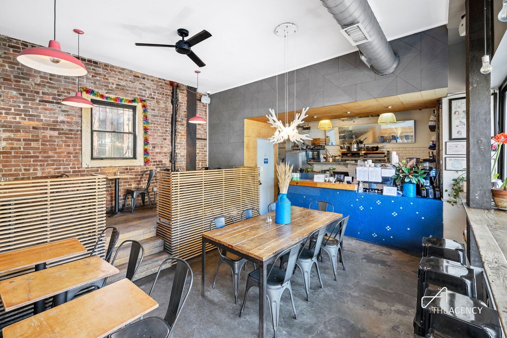 Successful, long-standing restaurant and café in the heart of Prospect Heights — thumbnail 6