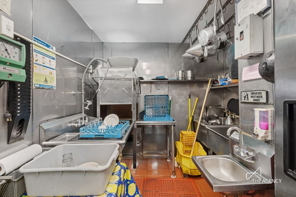 Historic Brooklyn Diner for sale. — thumbnail 4