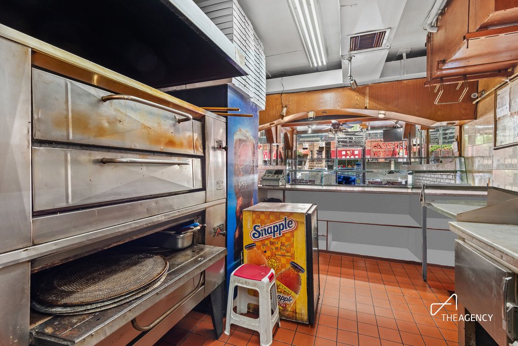 25-year running turnkey pizzeria and Italian restaurant — thumbnail 5