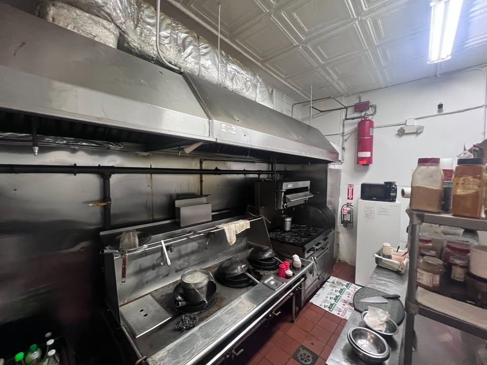 Corner location restaurant for sale on Fresh Pond Rd. — thumbnail 8