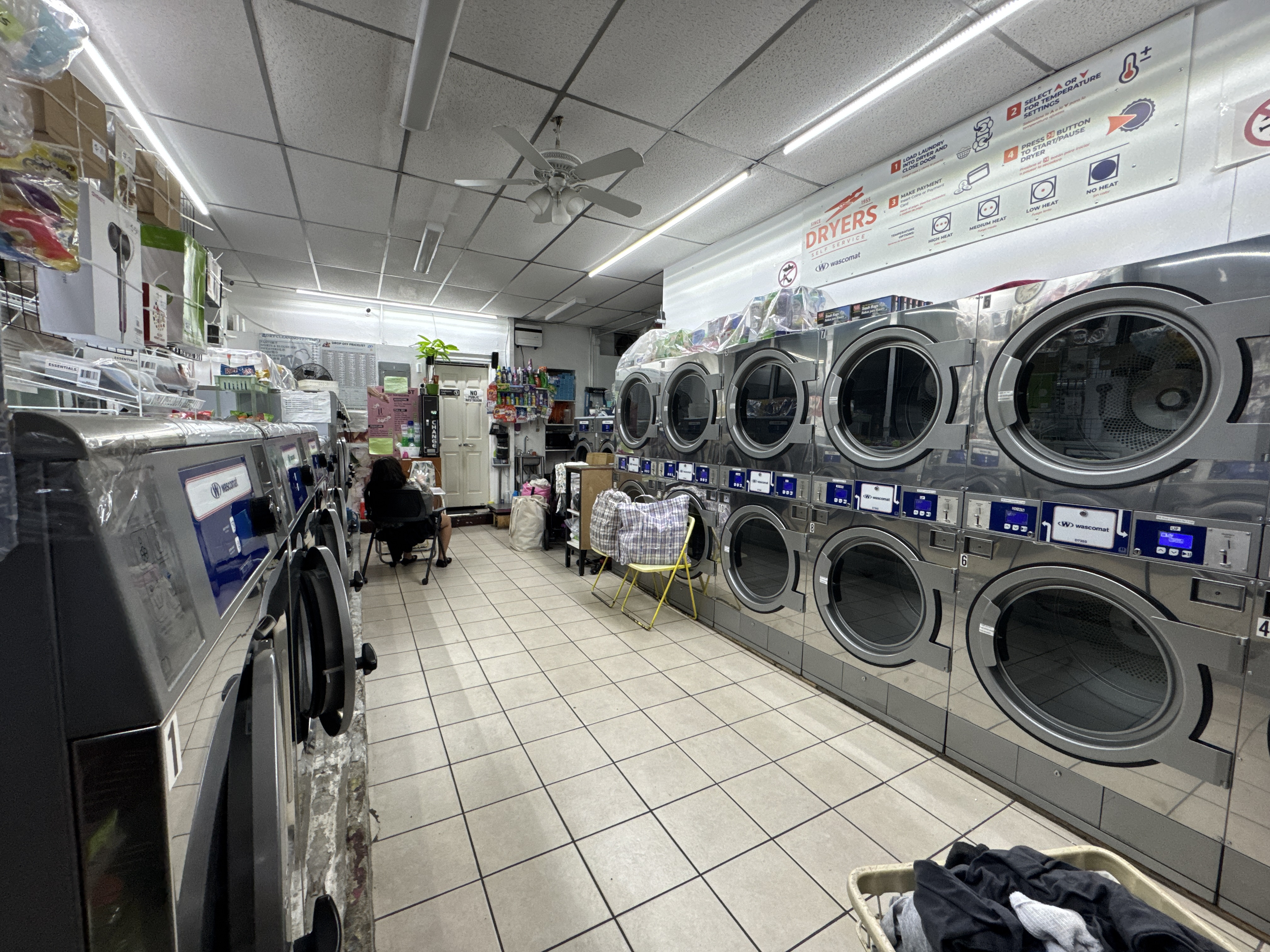 Laundromat in Ridgewood. — thumbnail 8