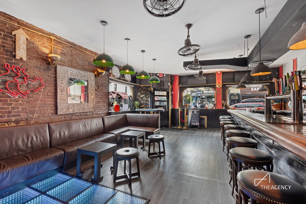 Corner bar in Greenpoint- established and beloved. — thumbnail 7