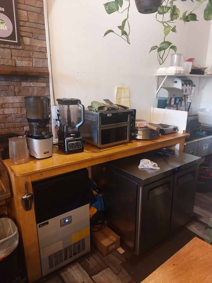 Cafe/ coffee shop on Nostrand Ave. — thumbnail 8