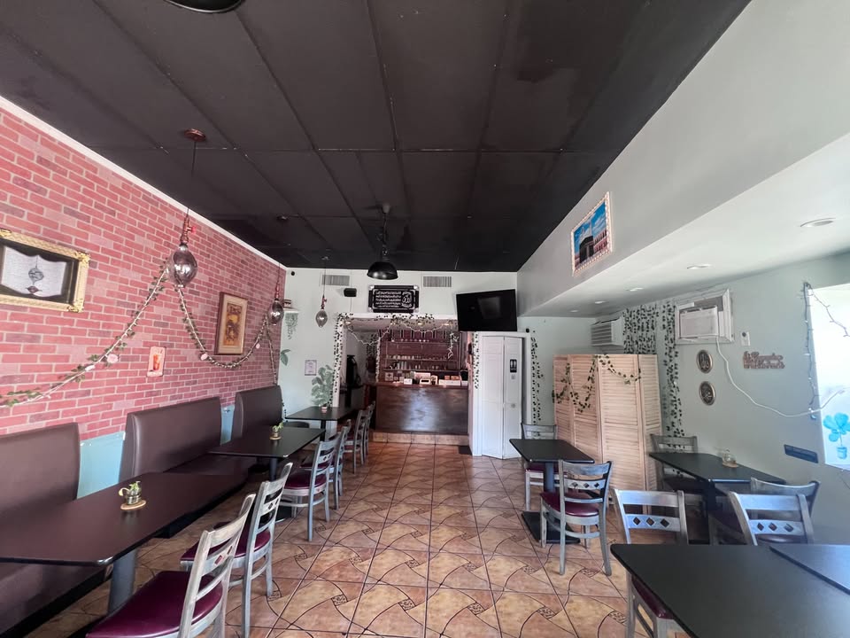 Corner location restaurant for sale on Fresh Pond Rd. — thumbnail 3